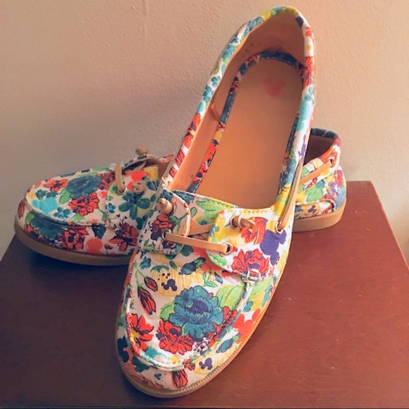 Disney Shoes - 🌼🌼 DISNEY FLORAL PRINT LOAFERS 💟 HP 🎉🎉🎉